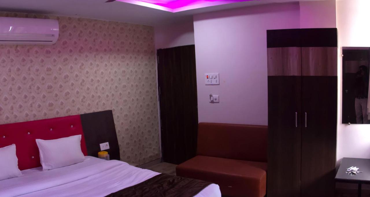 Hotel Shree Palace And Restaurant Ratlam ภายนอก รูปภาพ