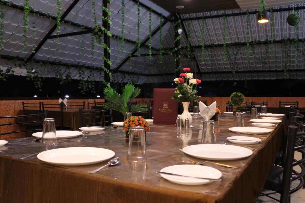 Hotel Shree Palace And Restaurant Ratlam ภายนอก รูปภาพ